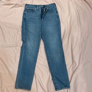 Madwell jeans only worn once.The perfect everyday jean, and super comfortable.✨